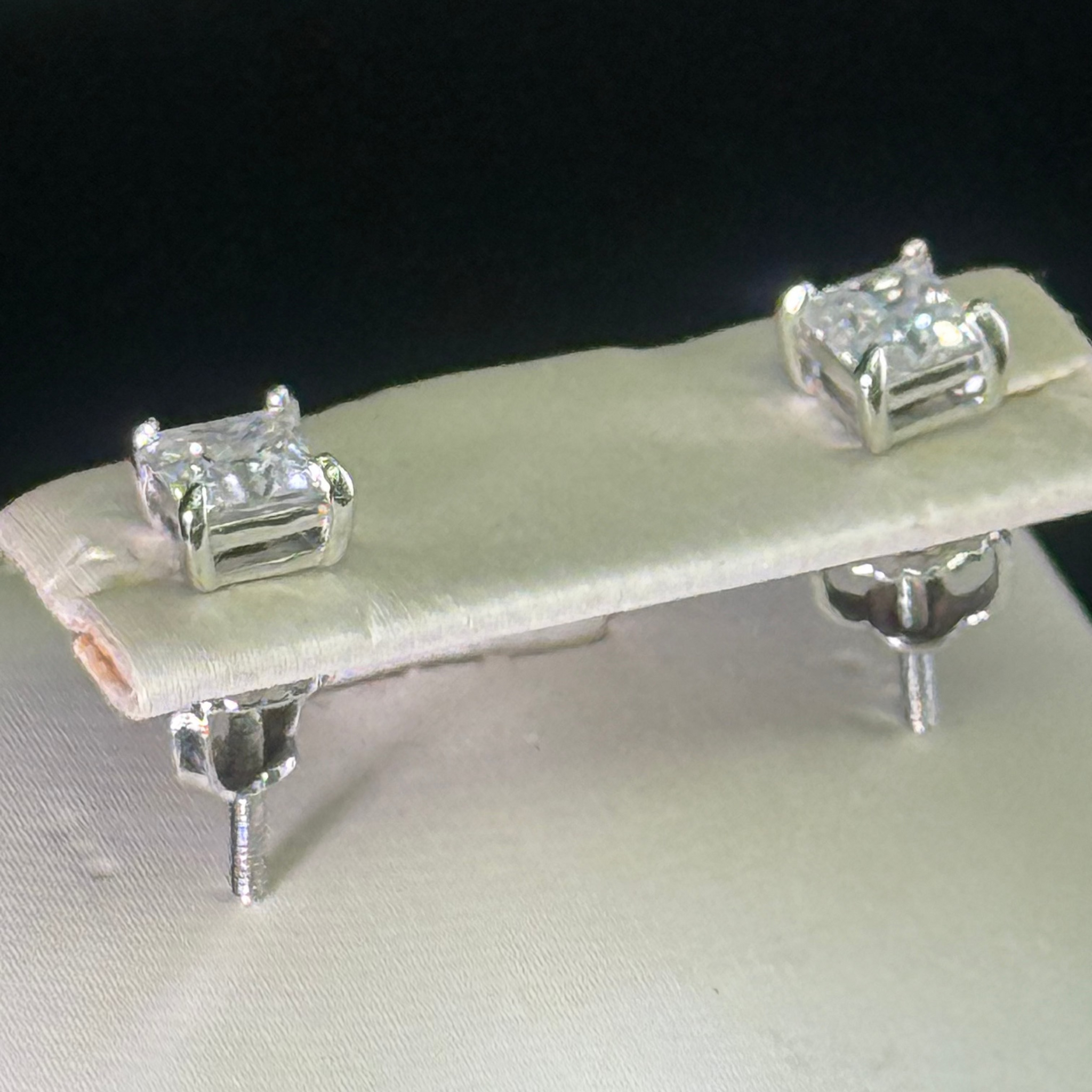 (Half Carat 0.5 Moissanite Diamond Studs Earring. Pass Diamond Test