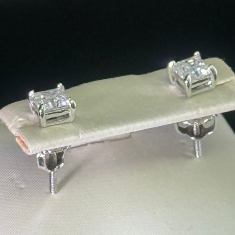 (Half Carat 0.5 Moissanite Diamond Studs Earring. Pass Diamond Test
