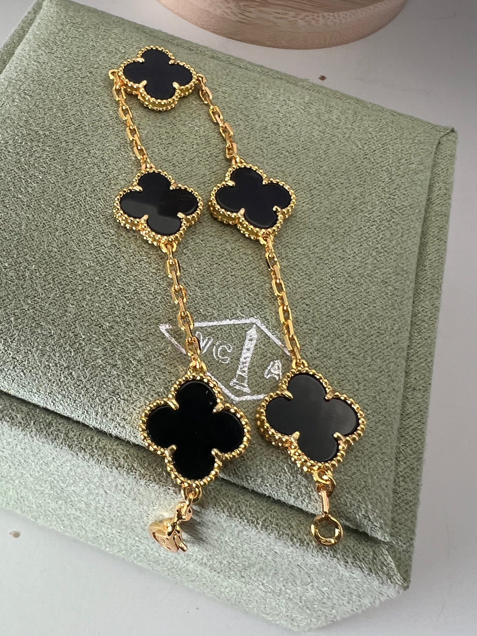 Onyx 18k Gold Plated 5 Clover Bracelet